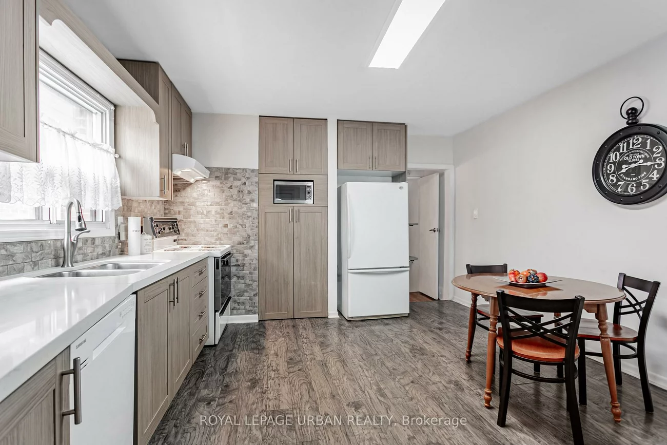 144, Aldwych, Danforth Village-East York, Toronto