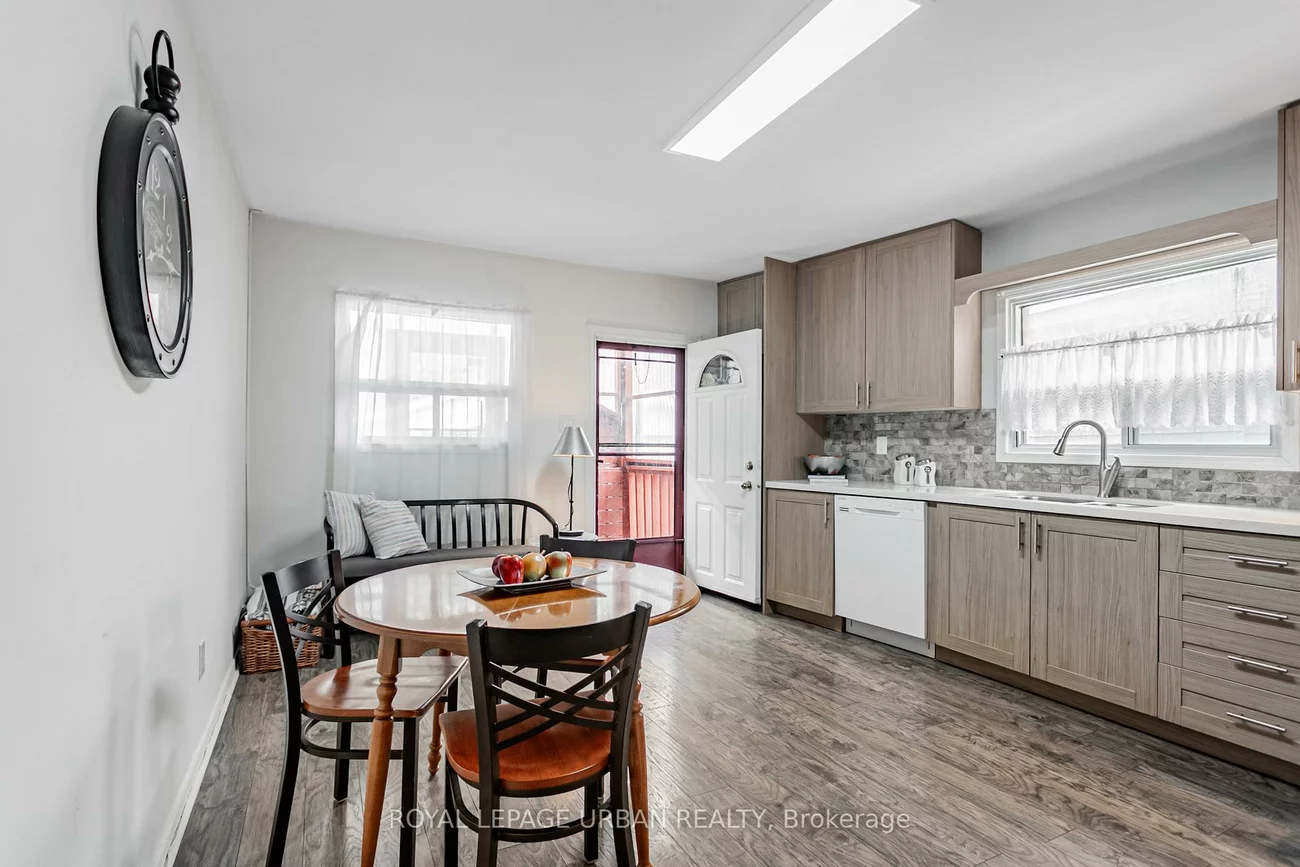144, Aldwych, Danforth Village-East York, Toronto