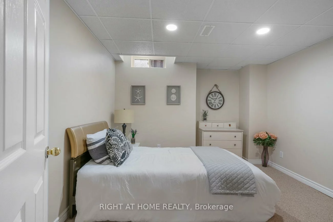 102, Greybeaver, Rouge E10, Toronto