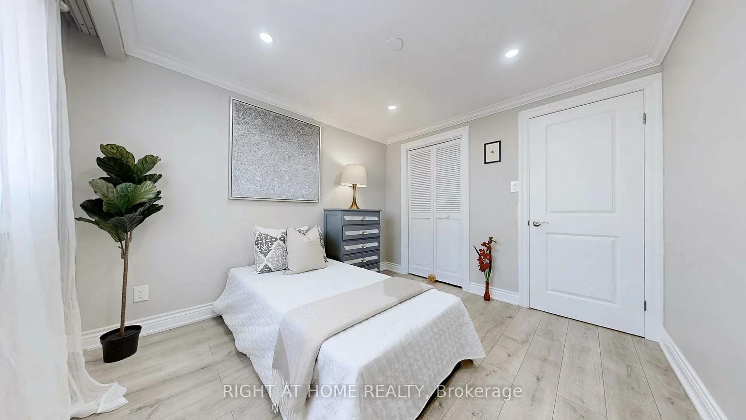 12A, Kenmore, Clairlea-Birchmount, Toronto