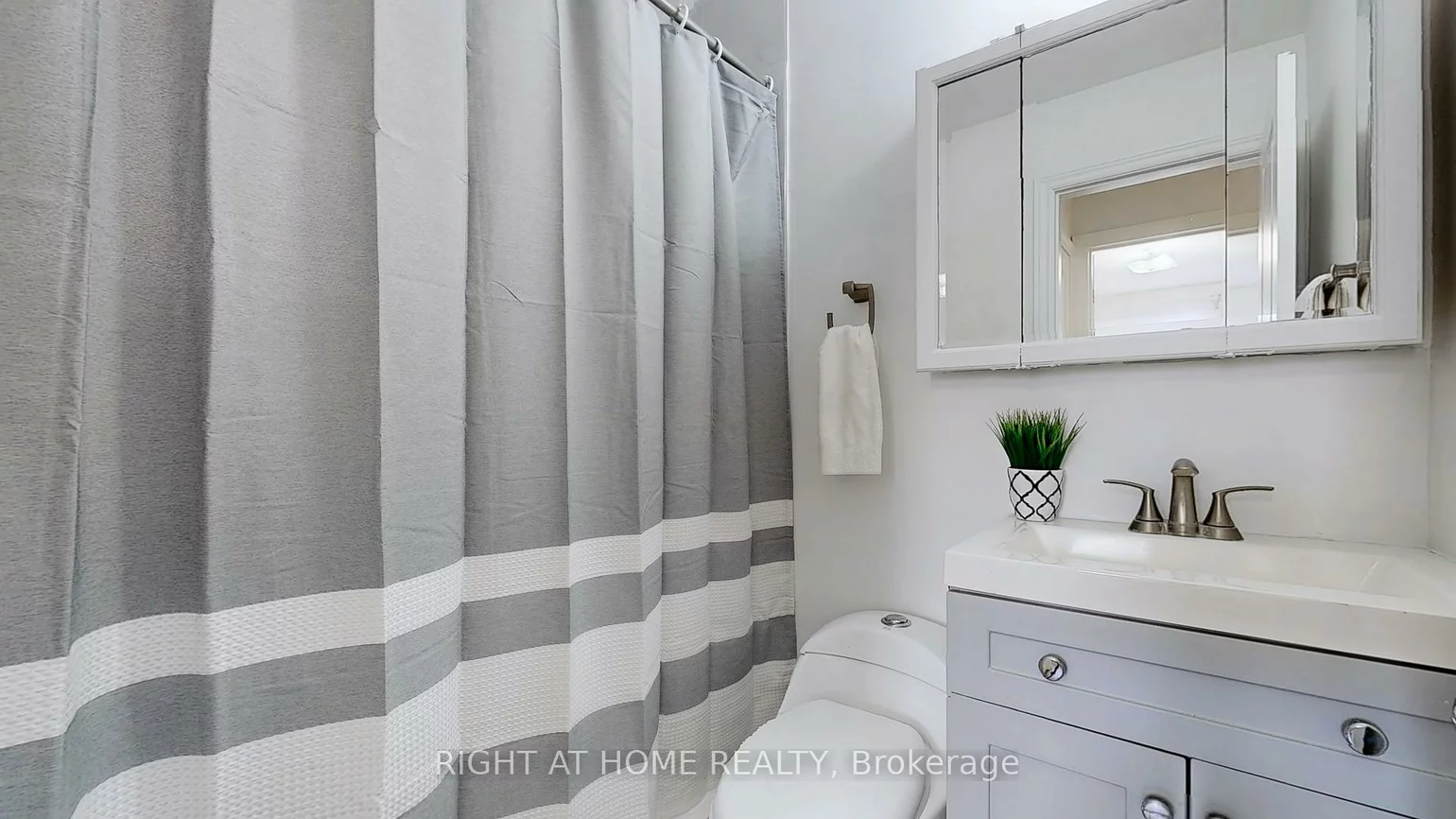 12A, Kenmore, Clairlea-Birchmount, Toronto