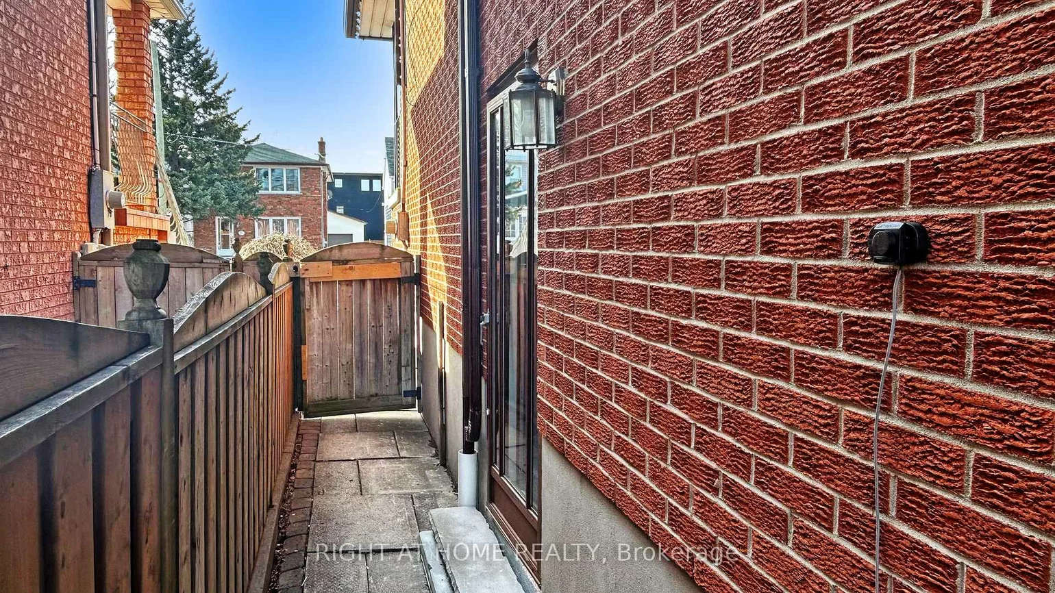 12A, Kenmore, Clairlea-Birchmount, Toronto