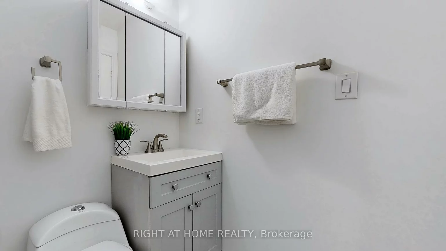 12A, Kenmore, Clairlea-Birchmount, Toronto