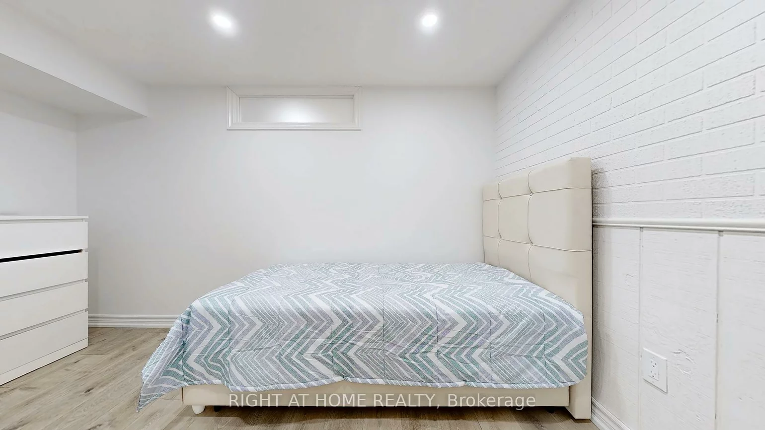 12A, Kenmore, Clairlea-Birchmount, Toronto