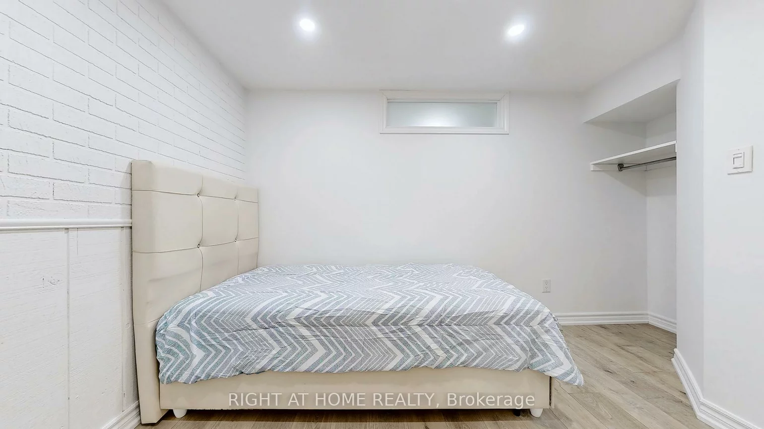 12A, Kenmore, Clairlea-Birchmount, Toronto
