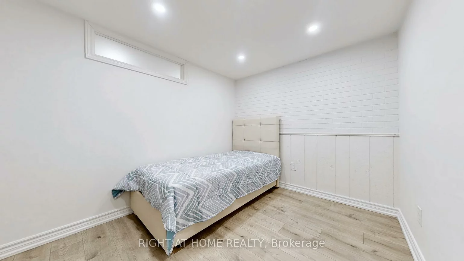 12A, Kenmore, Clairlea-Birchmount, Toronto