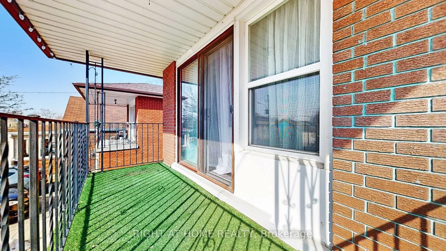 12A, Kenmore, Clairlea-Birchmount, Toronto