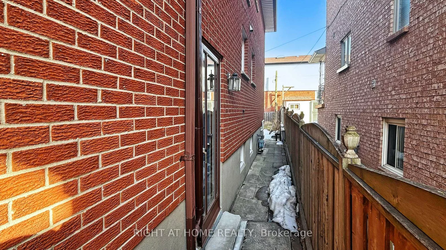12A, Kenmore, Clairlea-Birchmount, Toronto