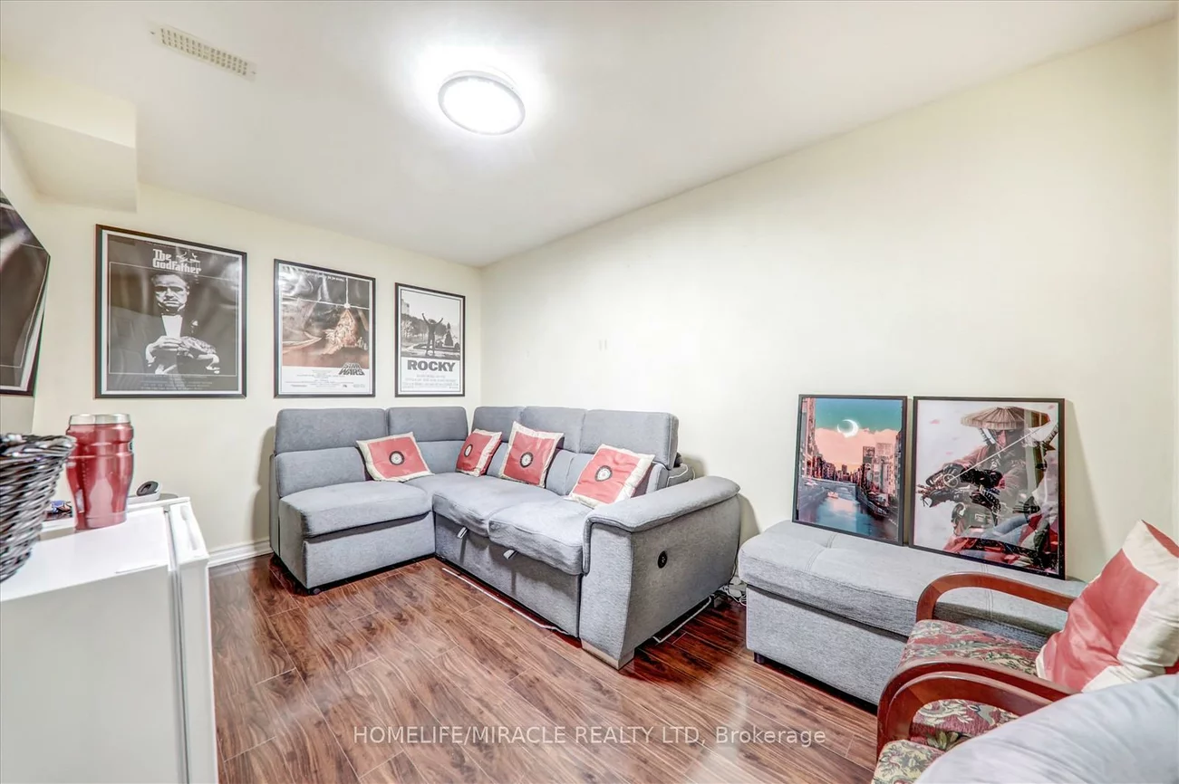22, Vivian, Cliffcrest, Toronto