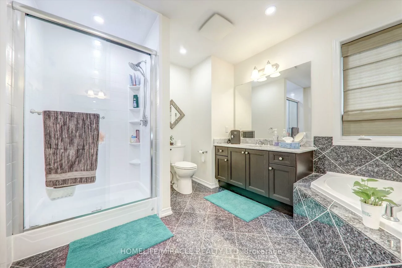 22, Vivian, Cliffcrest, Toronto