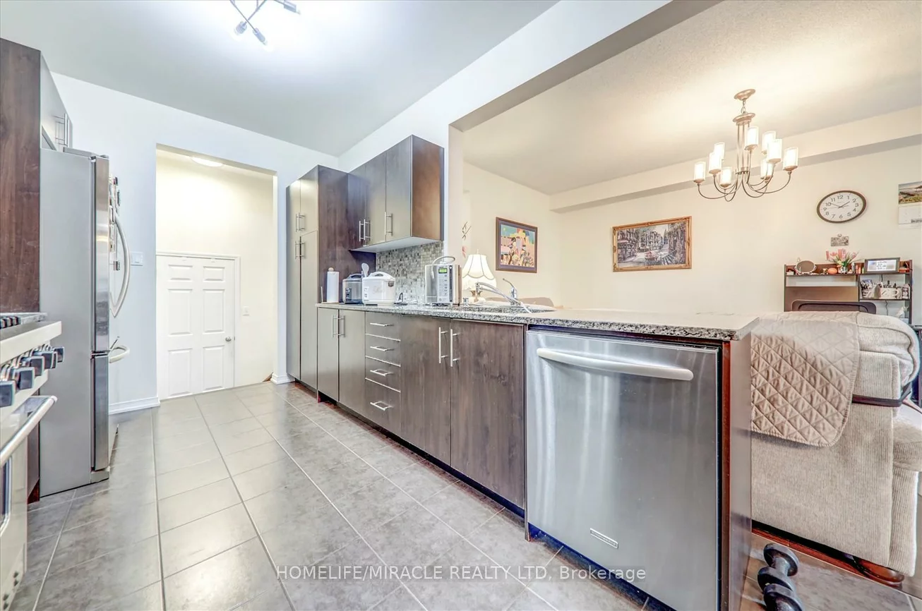 22, Vivian, Cliffcrest, Toronto