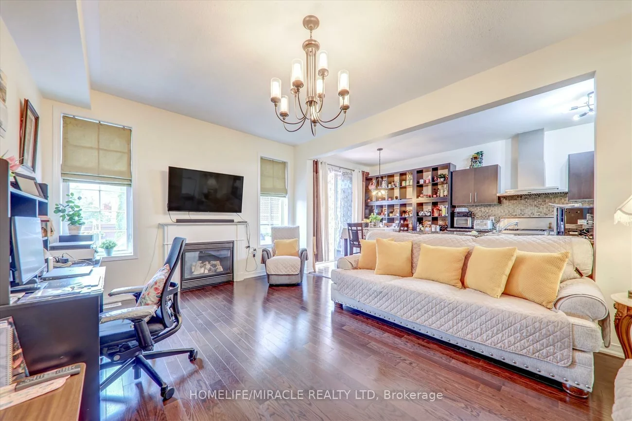 22, Vivian, Cliffcrest, Toronto
