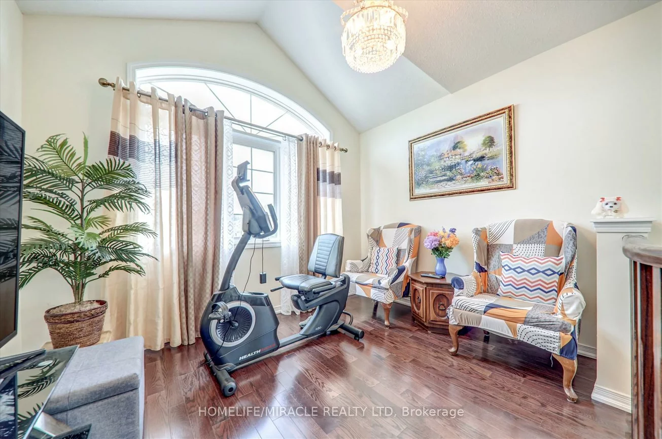 22, Vivian, Cliffcrest, Toronto
