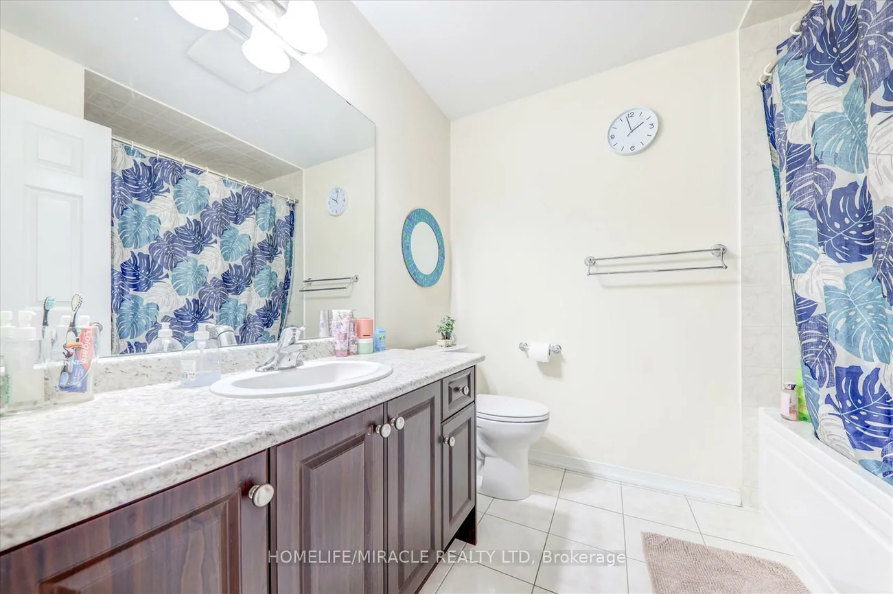 22, Vivian, Cliffcrest, Toronto