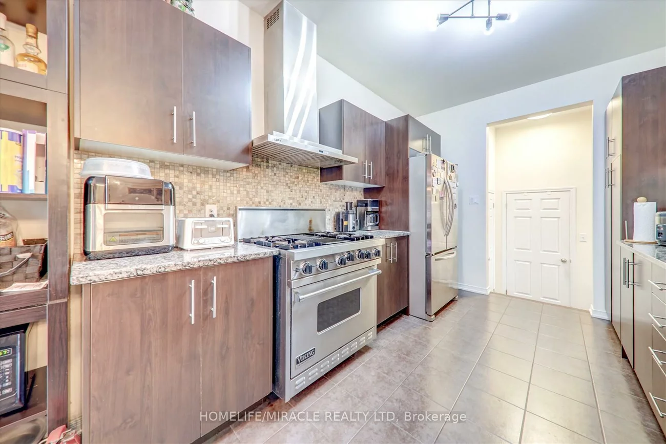 22, Vivian, Cliffcrest, Toronto