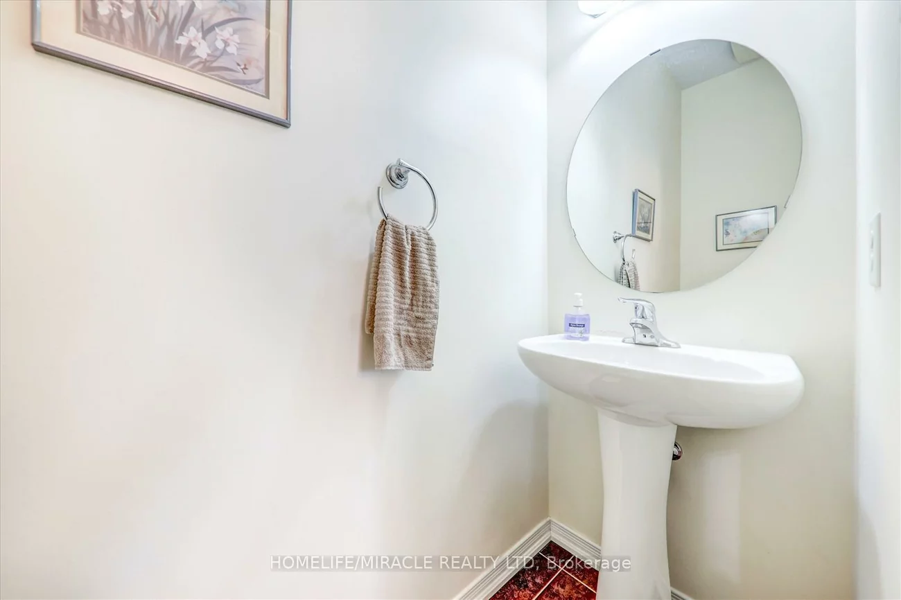 22, Vivian, Cliffcrest, Toronto