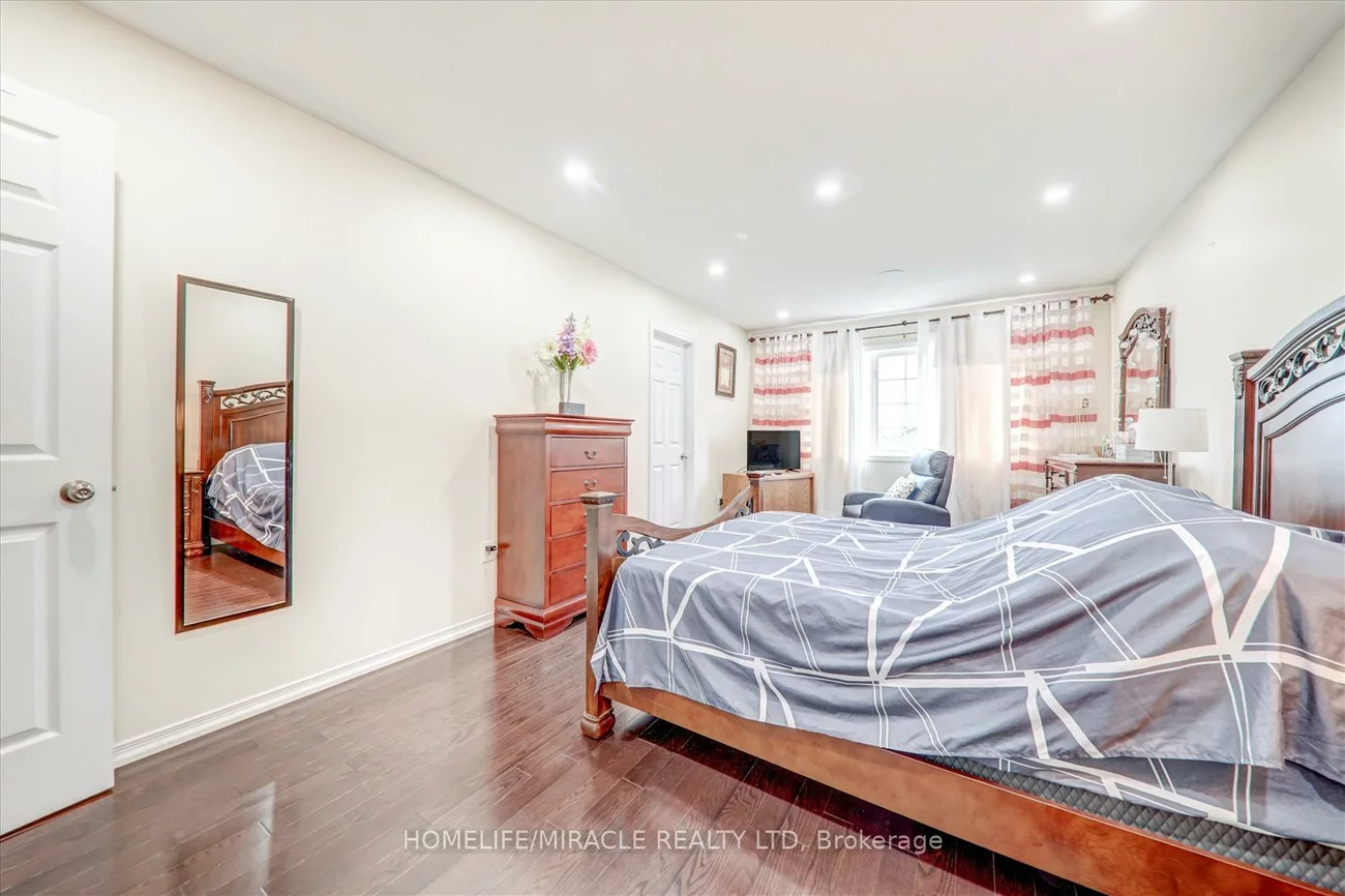 22, Vivian, Cliffcrest, Toronto