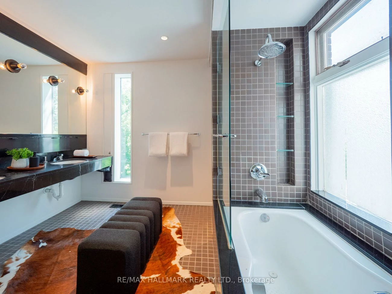 67, Langley, North Riverdale, Toronto