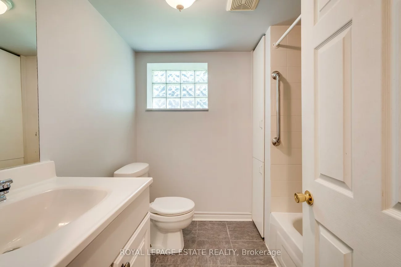 54, Kenilworth, The Beaches, Toronto