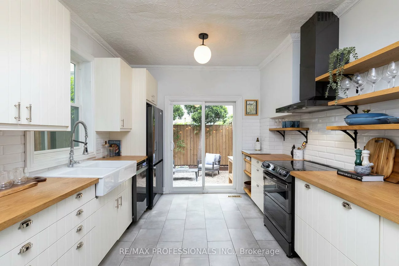 26, Wardell, South Riverdale, Toronto