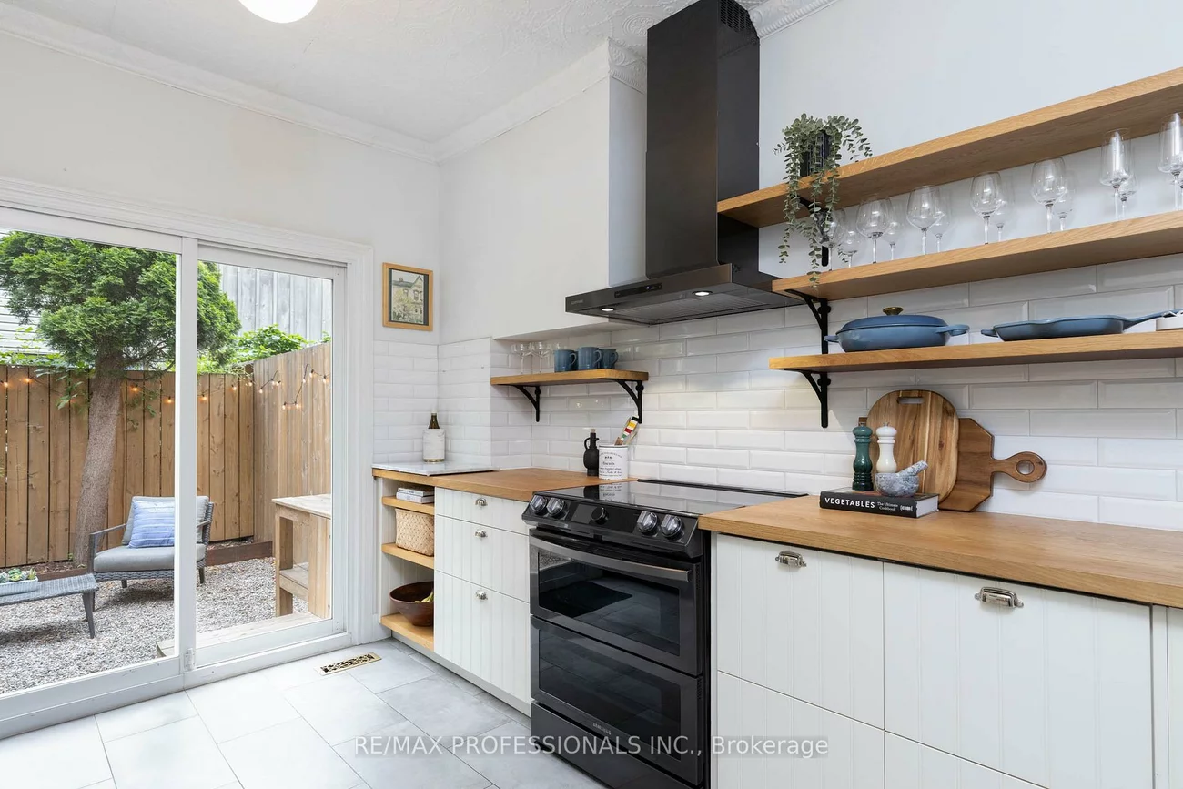 26, Wardell, South Riverdale, Toronto