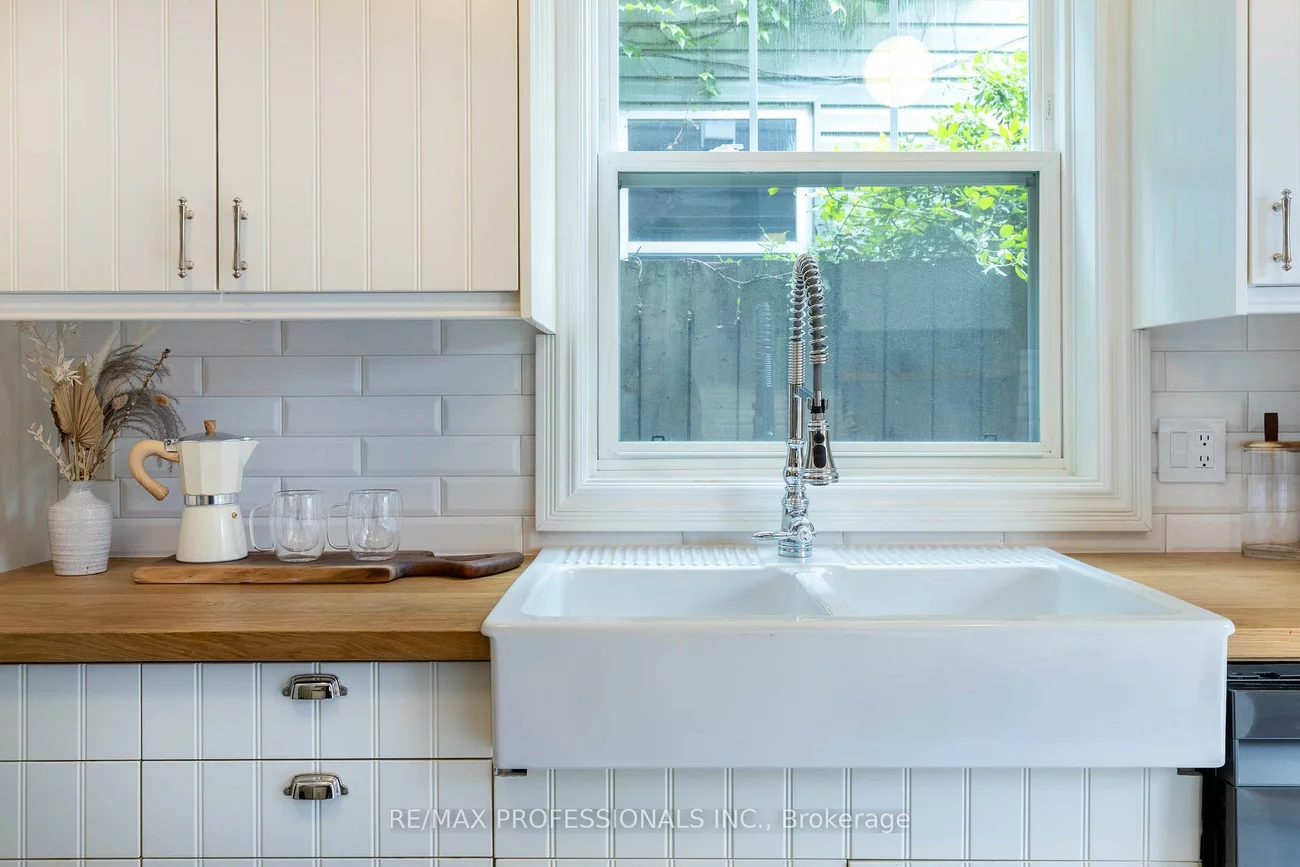 26, Wardell, South Riverdale, Toronto