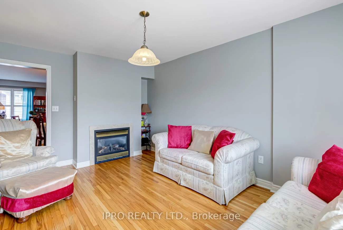 21, Polarlights, Rouge E11, Toronto