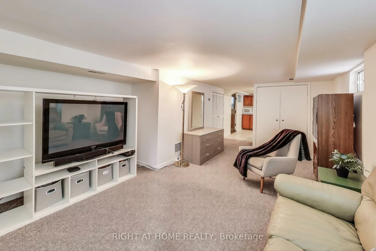 2, sutherland, Crescent Town, Toronto
