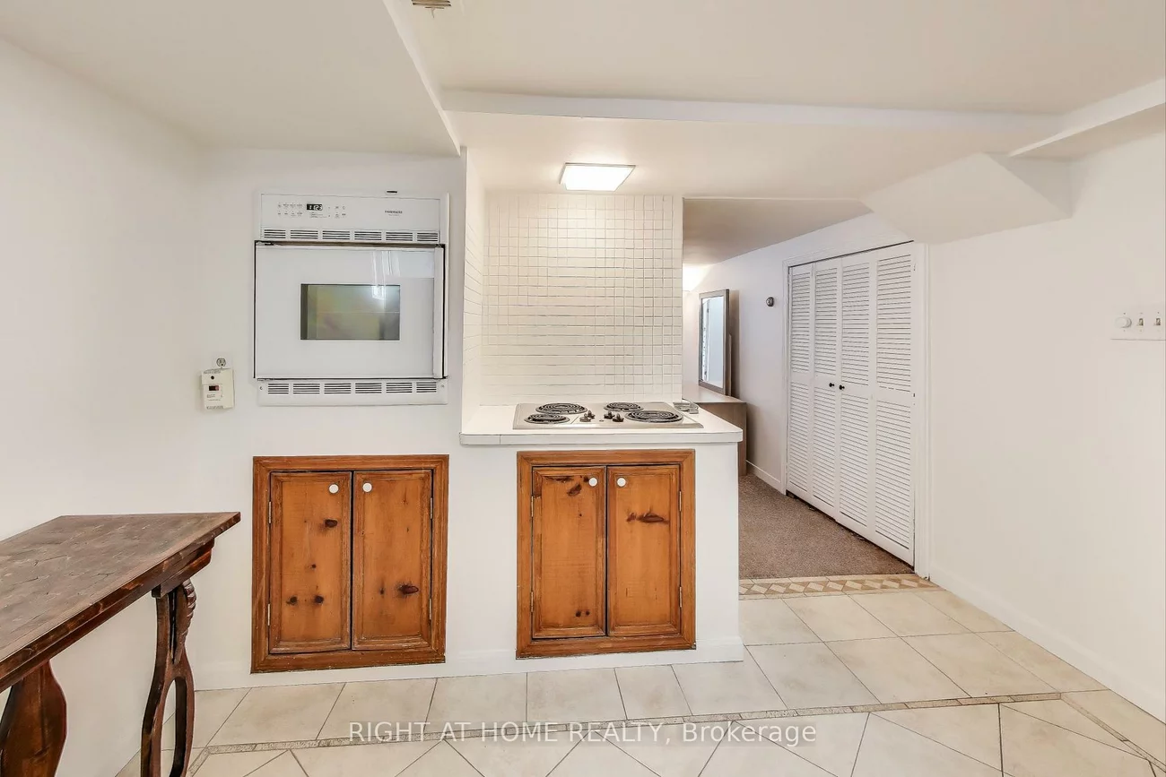 2, sutherland, Crescent Town, Toronto