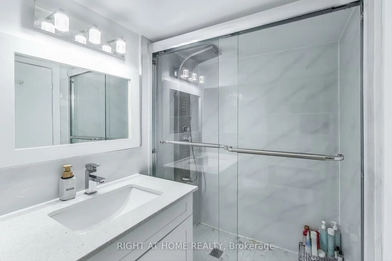 2, sutherland, Crescent Town, Toronto