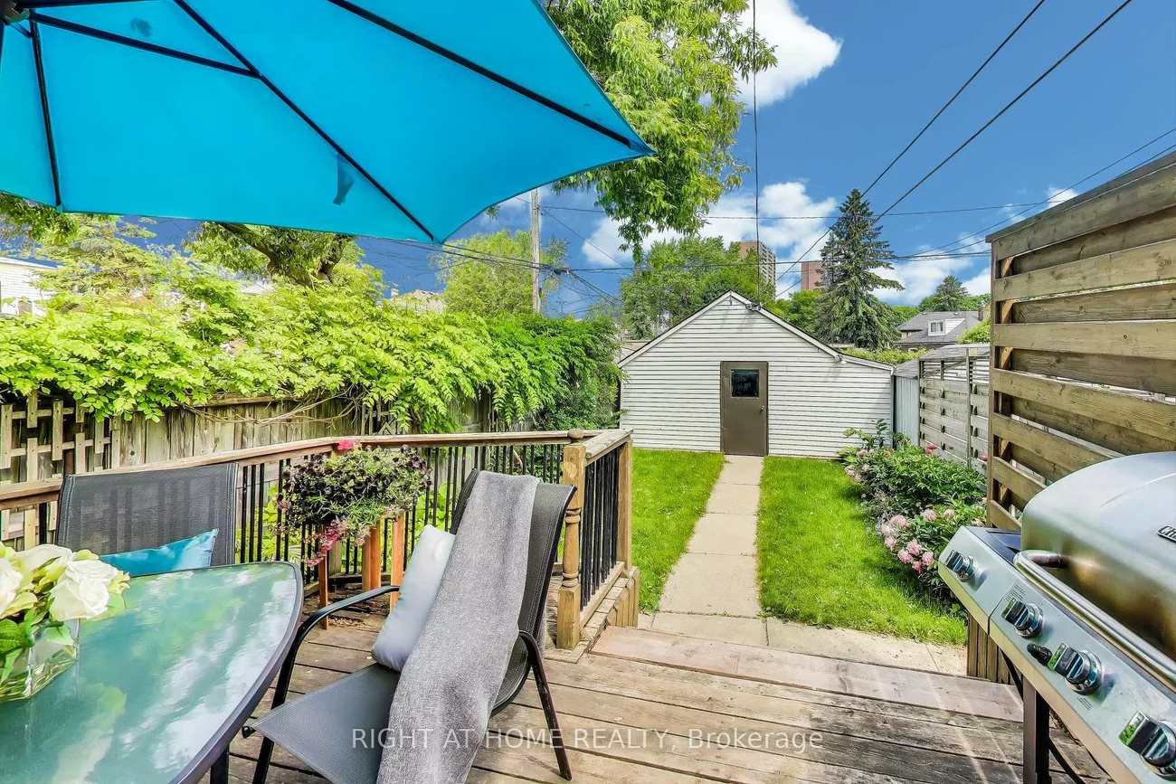 2, sutherland, Crescent Town, Toronto
