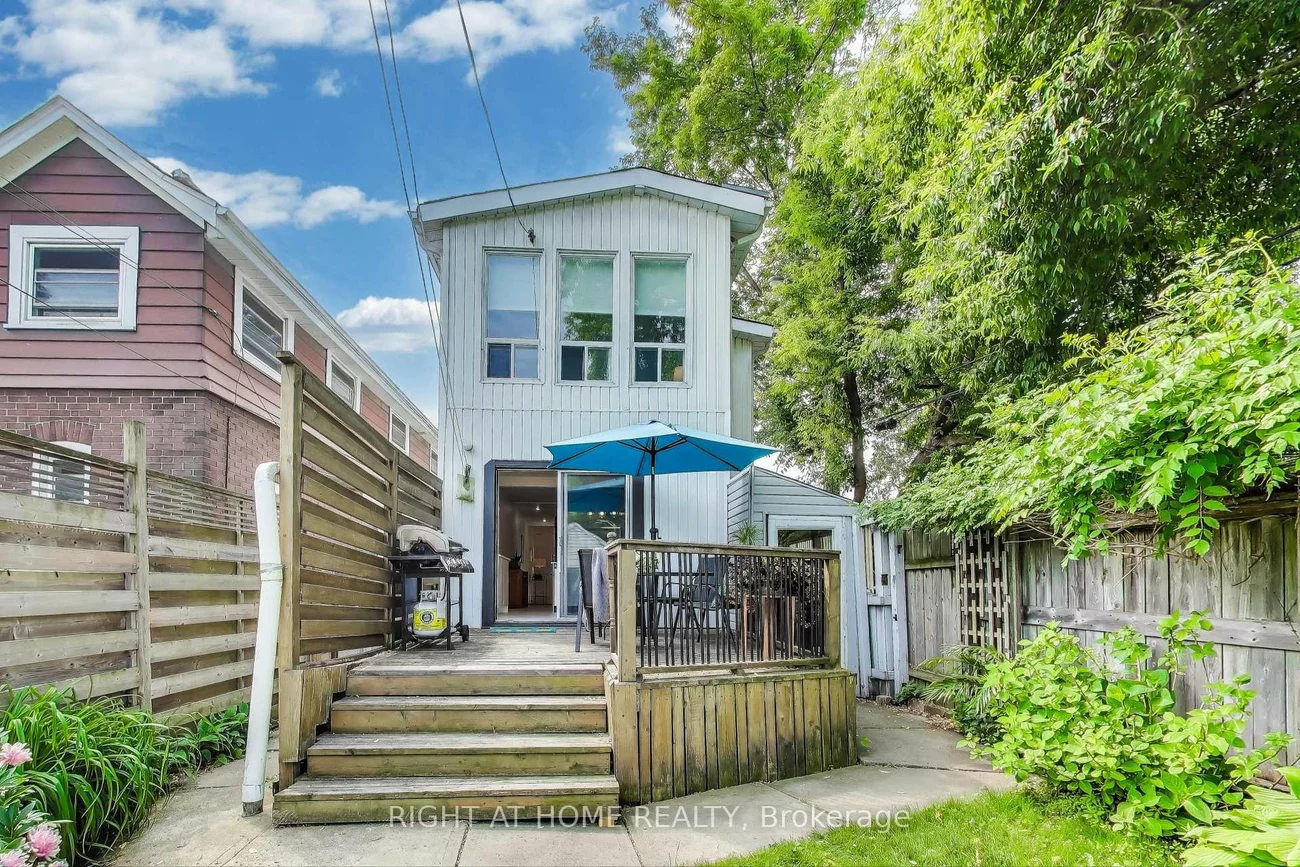 2, sutherland, Crescent Town, Toronto