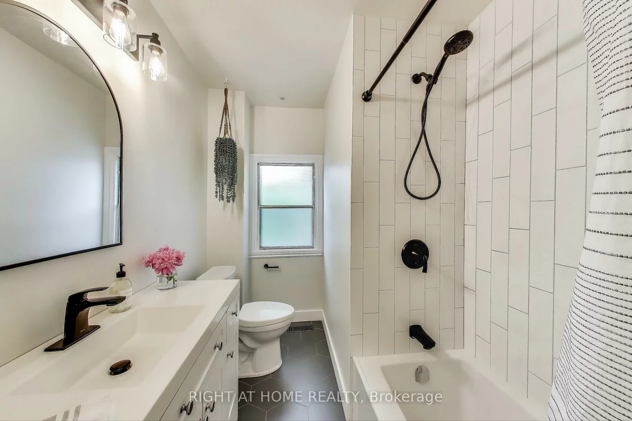 2, sutherland, Crescent Town, Toronto