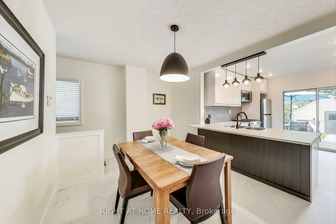 2, sutherland, Crescent Town, Toronto