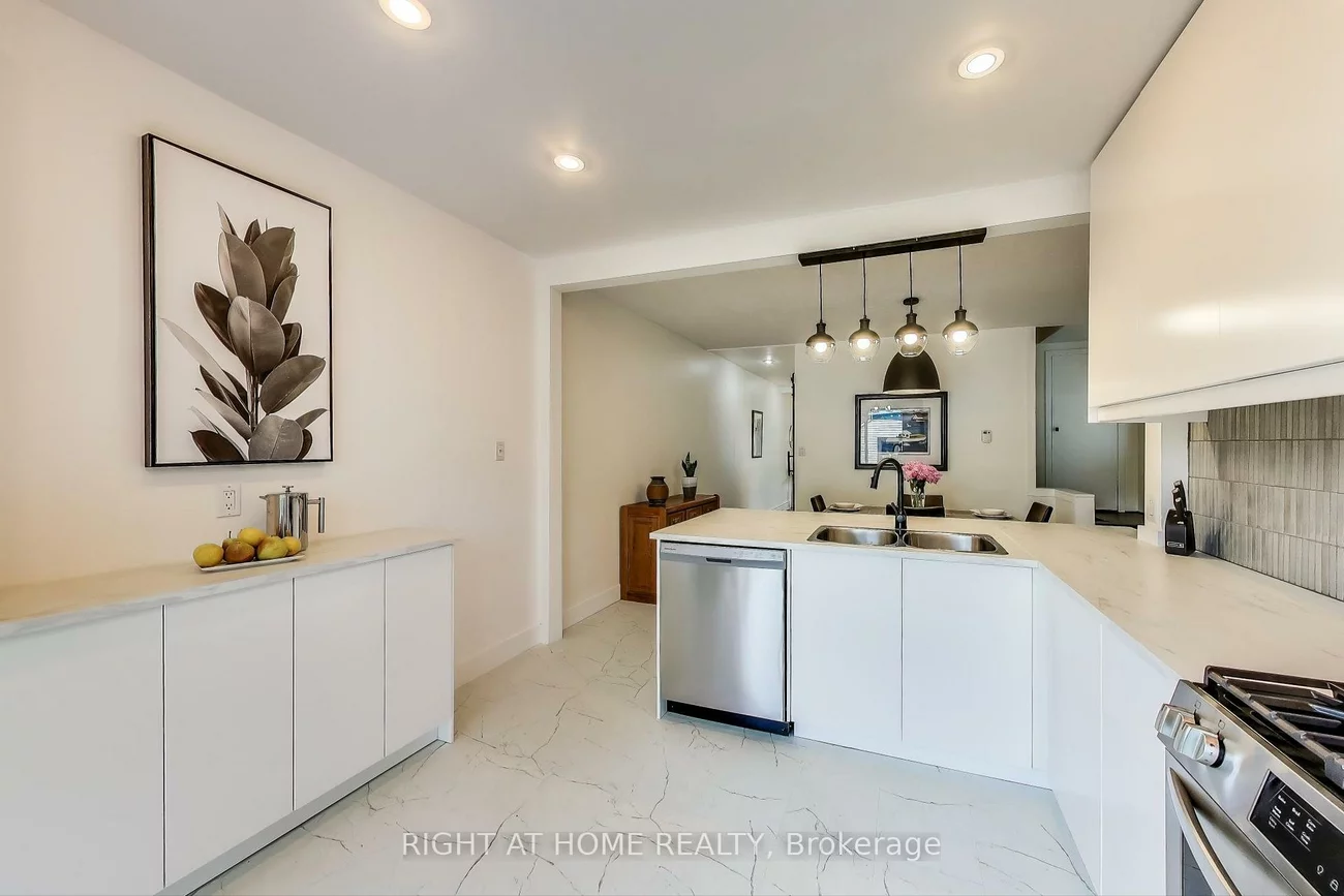 2, sutherland, Crescent Town, Toronto