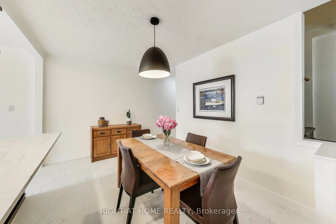 2, sutherland, Crescent Town, Toronto