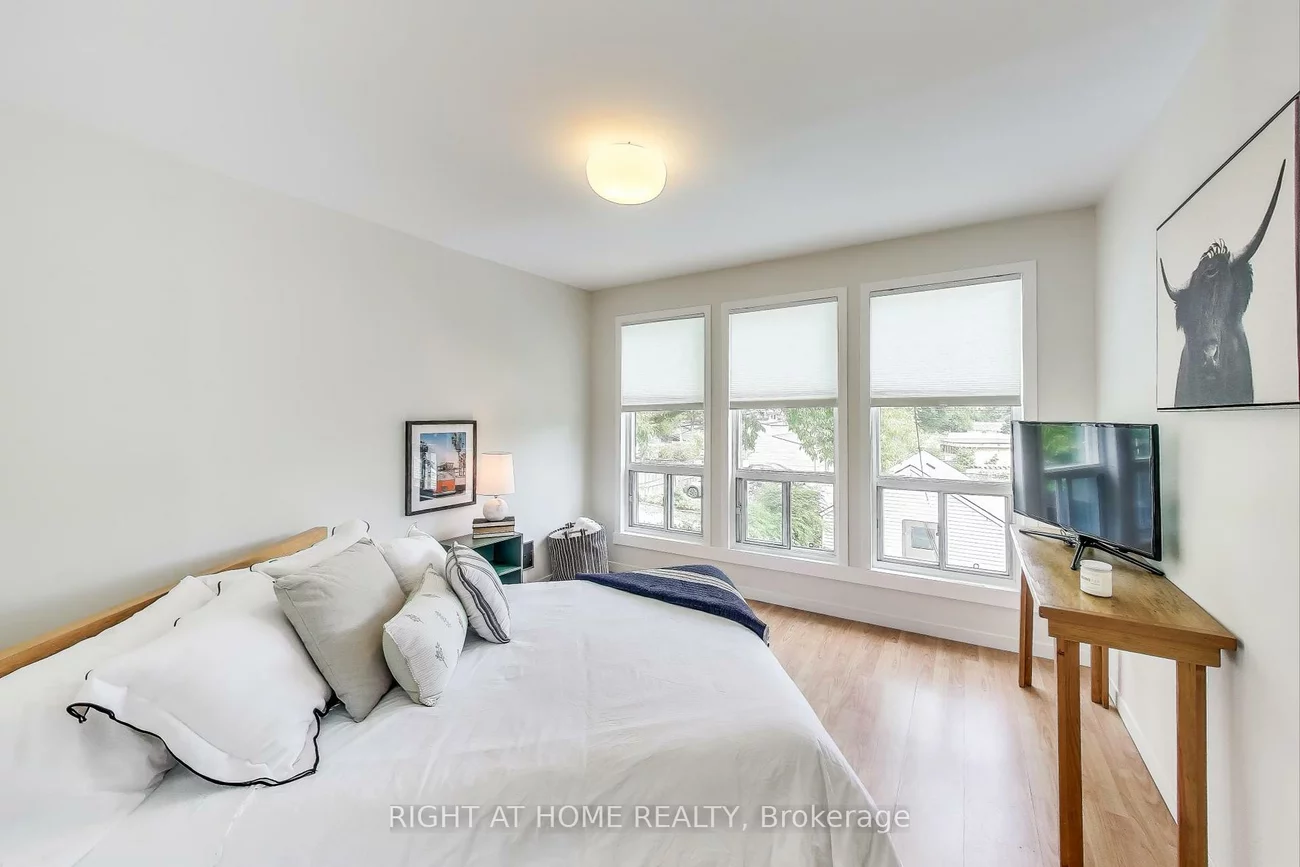 2, sutherland, Crescent Town, Toronto