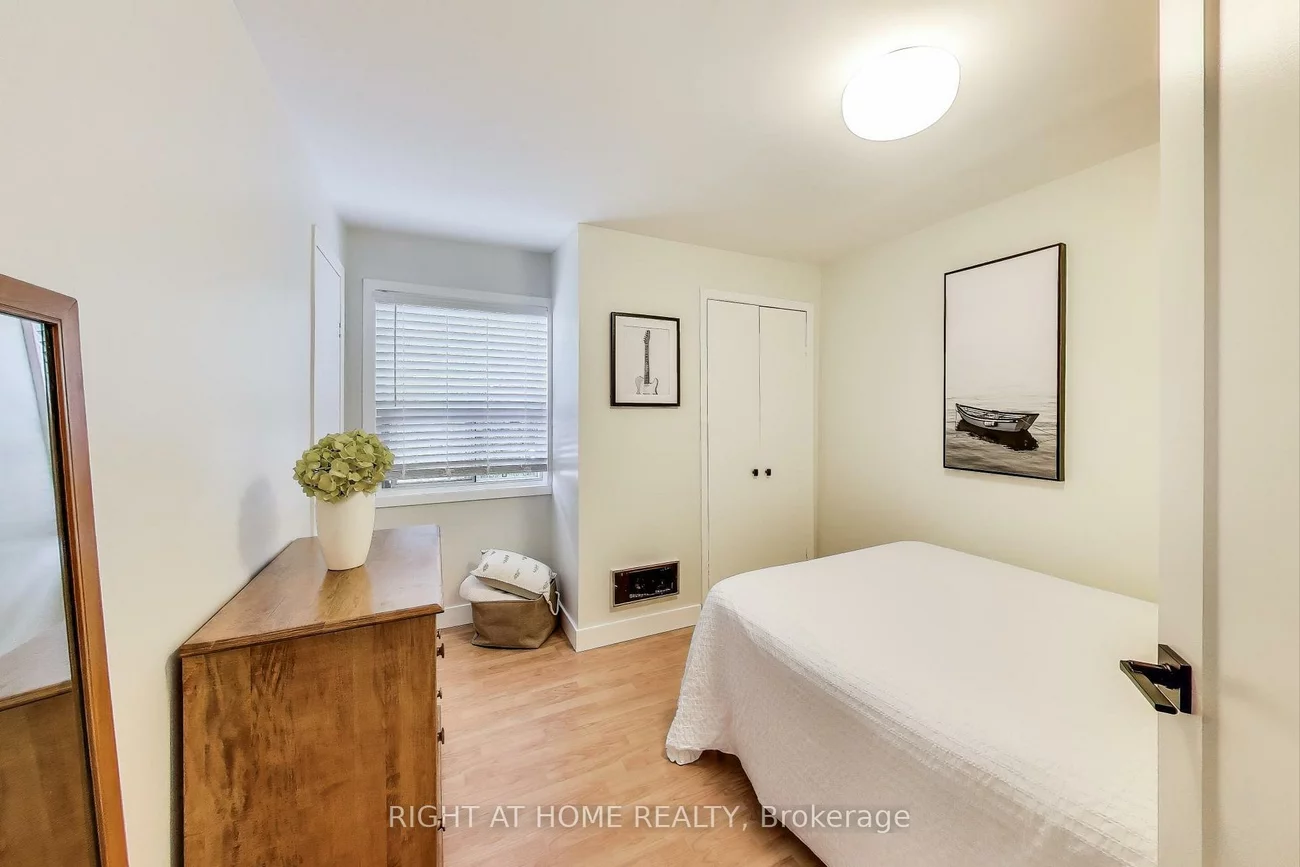 2, sutherland, Crescent Town, Toronto