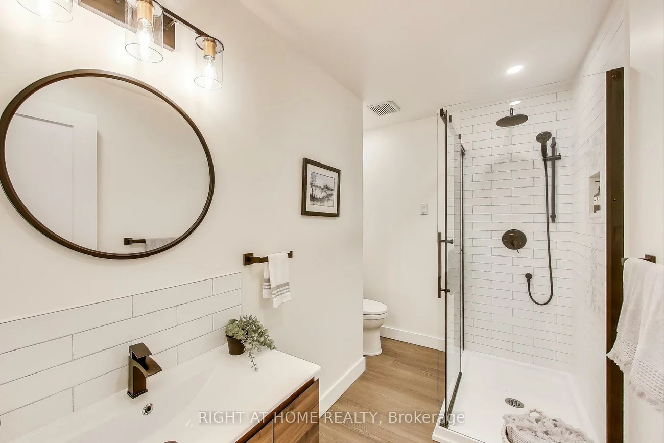 2, sutherland, Crescent Town, Toronto