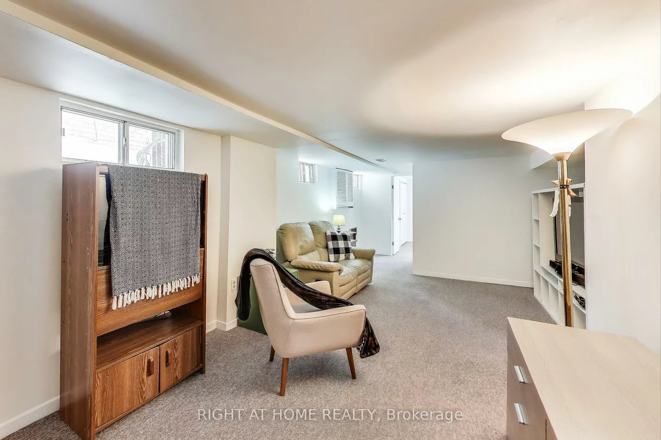 2, sutherland, Crescent Town, Toronto