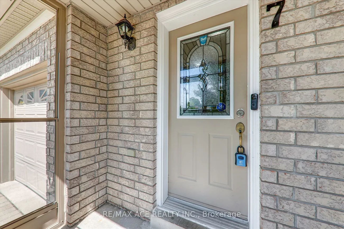 7, Glacier, Rouge E11, Toronto