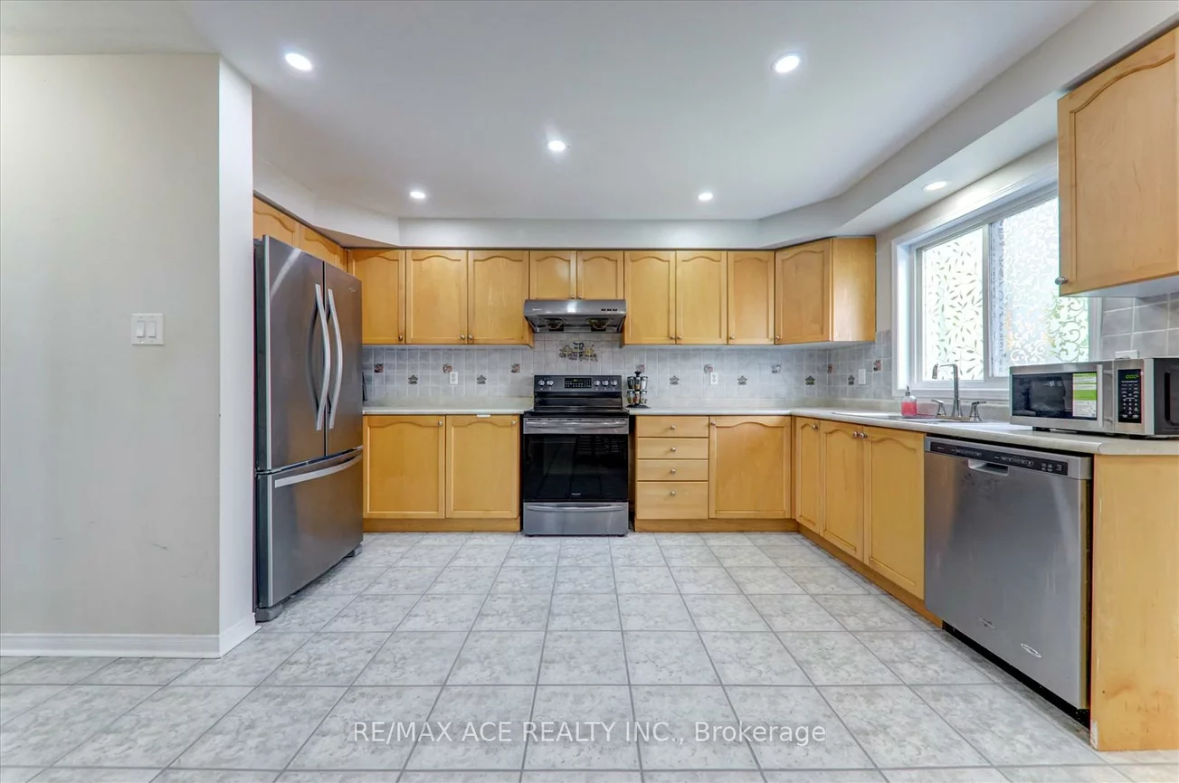 7, Glacier, Rouge E11, Toronto