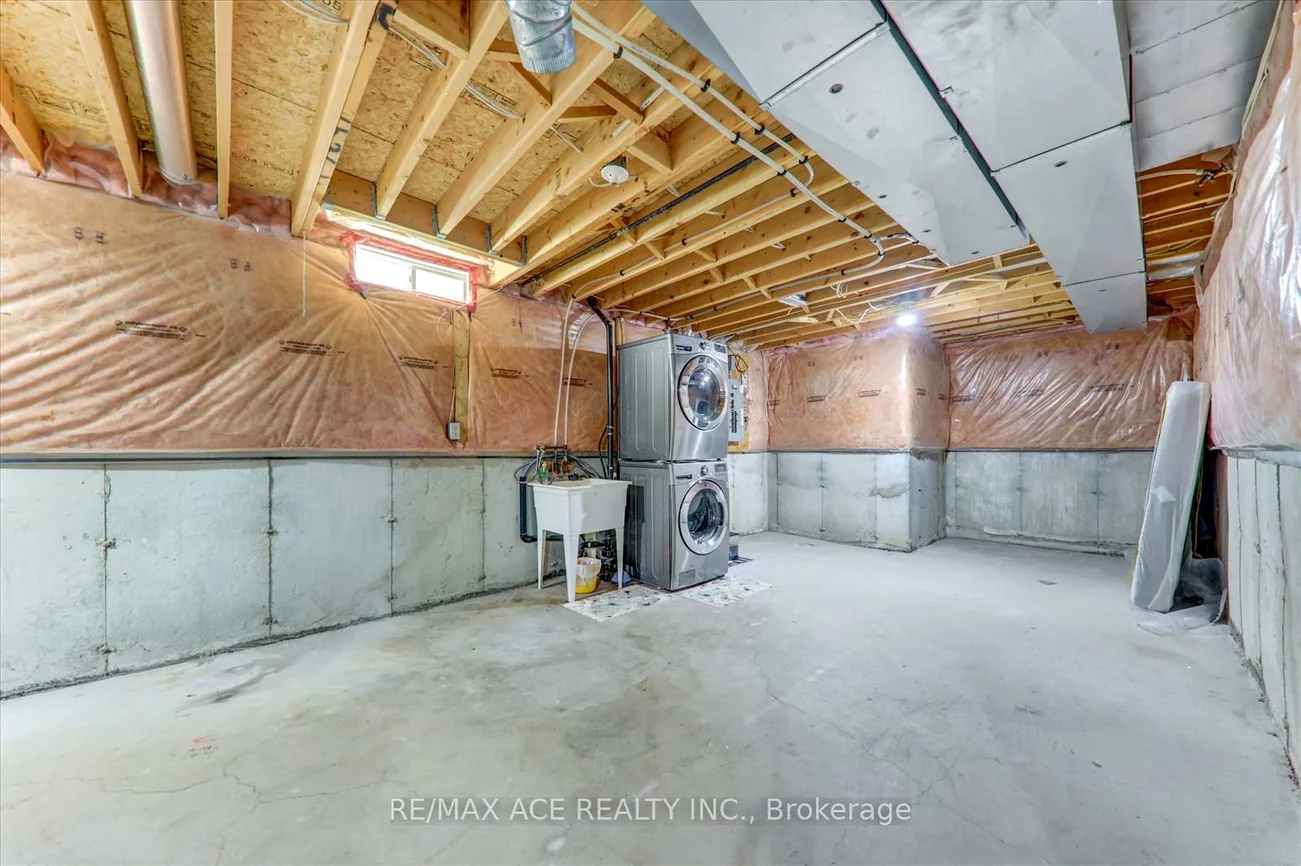 7, Glacier, Rouge E11, Toronto