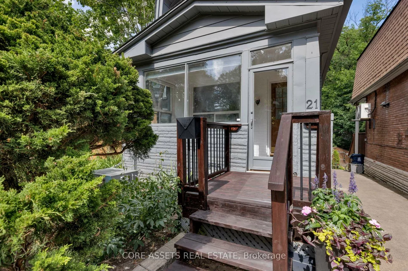 21, West Lynn, Woodbine Corridor, Toronto