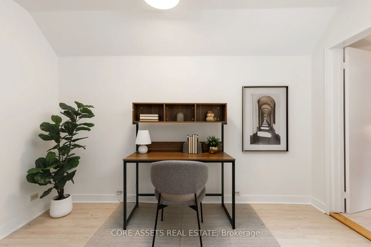 21, West Lynn, Woodbine Corridor, Toronto