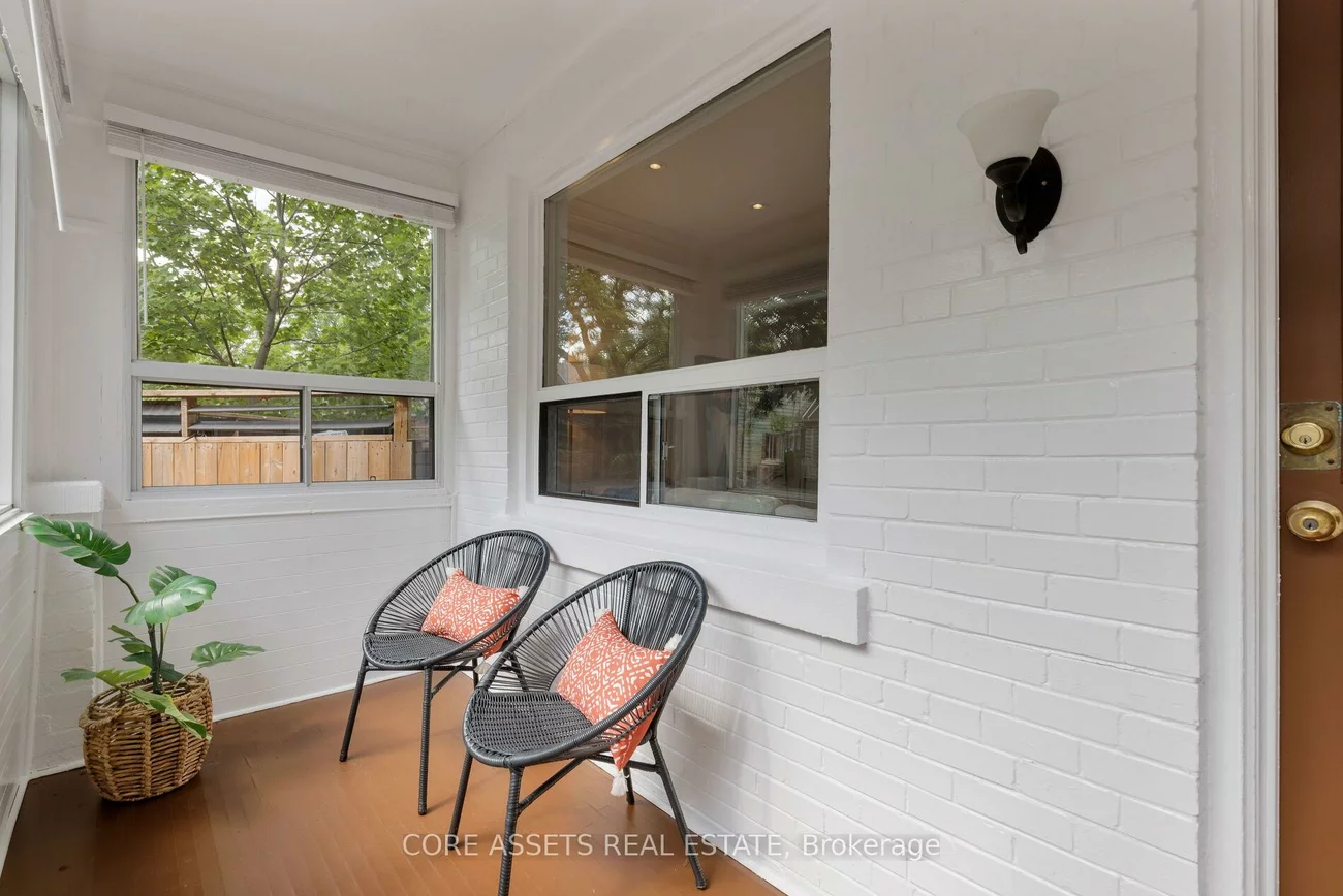 21, West Lynn, Woodbine Corridor, Toronto