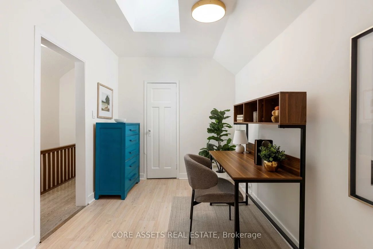 21, West Lynn, Woodbine Corridor, Toronto