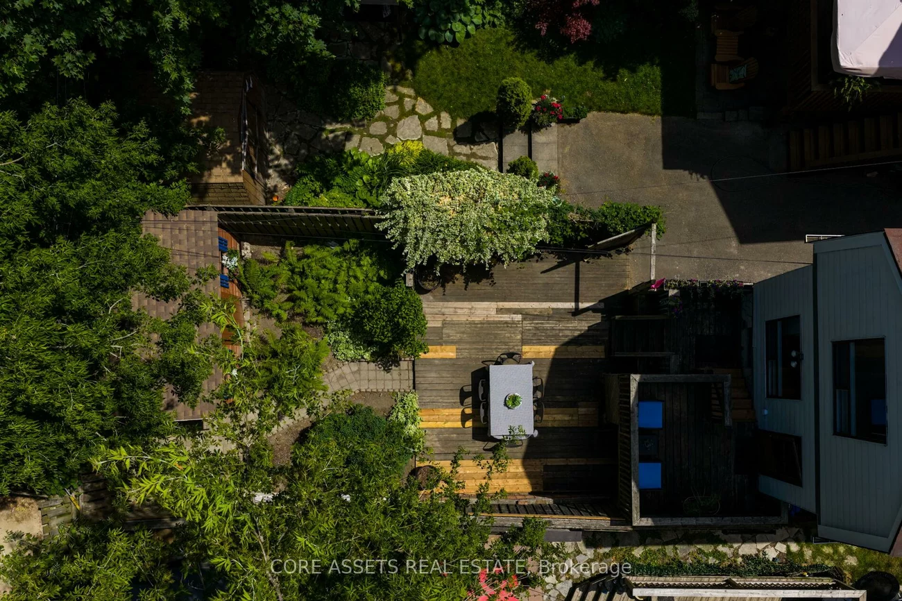 21, West Lynn, Woodbine Corridor, Toronto