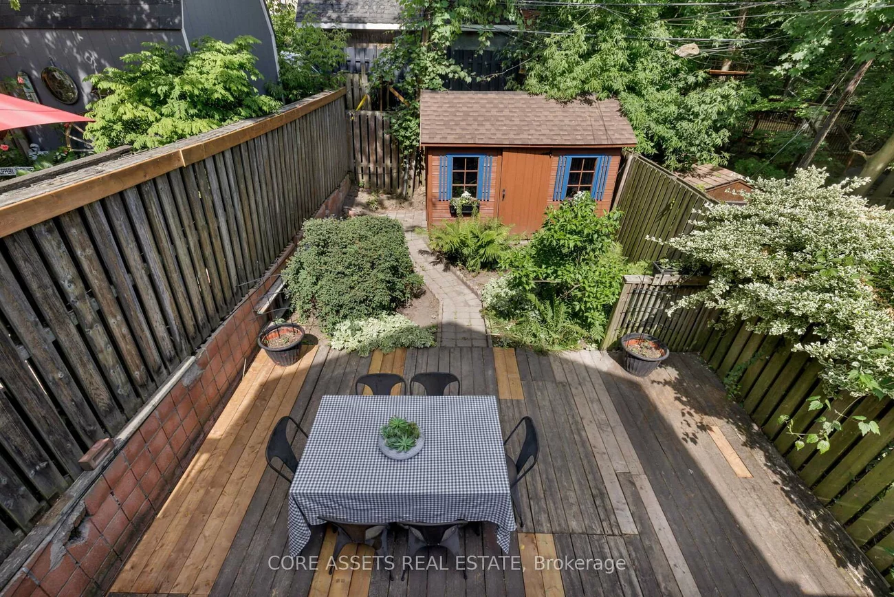 21, West Lynn, Woodbine Corridor, Toronto
