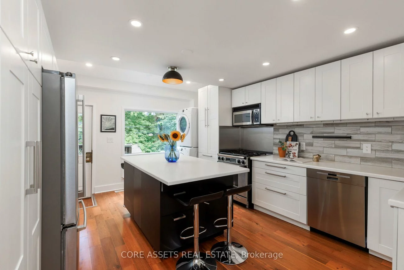 21, West Lynn, Woodbine Corridor, Toronto